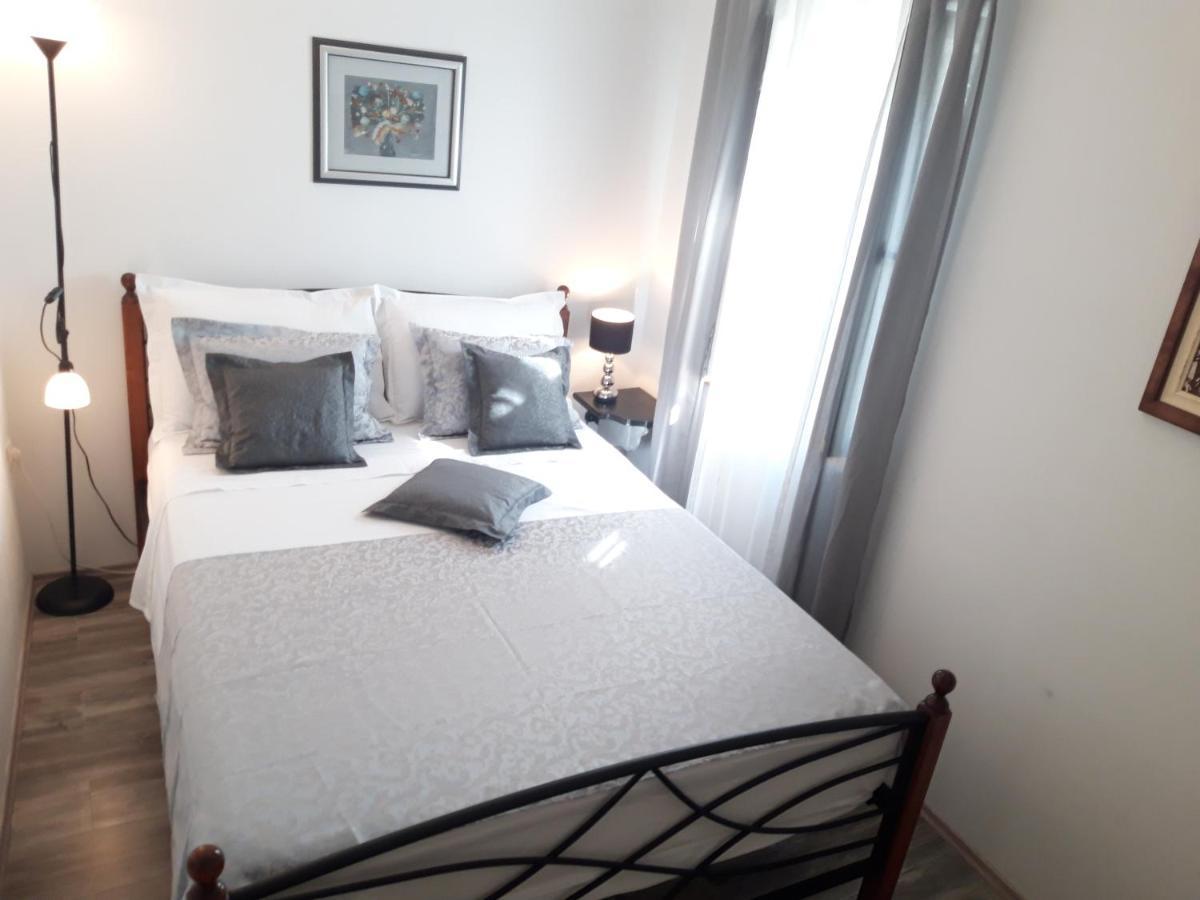 شقة Luxury Mansarda Duplex - City Centre - Stone House سبليت المظهر الخارجي الصورة