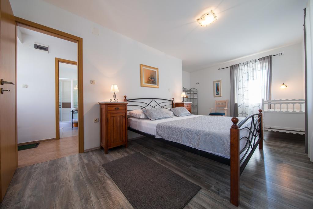 شقة Luxury Mansarda Duplex - City Centre - Stone House سبليت المظهر الخارجي الصورة